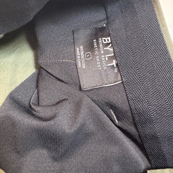 Men’s BYLT everyday Flat Front Shorts size large 8.5 inseam EUC - Picture 3 of 4